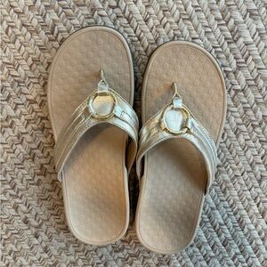 Vionic Tide Aloe Champagne, Gold, Leather, Orthotic, Thong, Sandals, Size 7